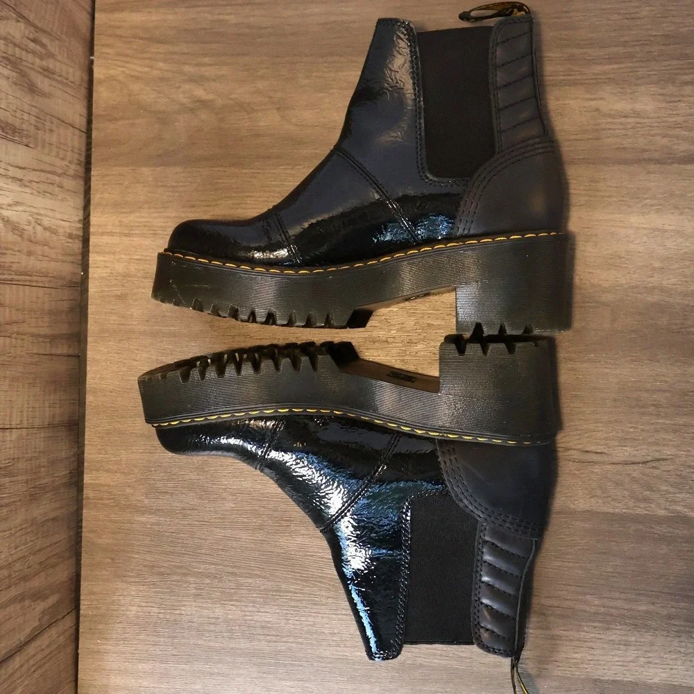 Dr. Martens Rozalie Distressed Patent Heeled Chelsea Boots Black Melbourne Sz 6